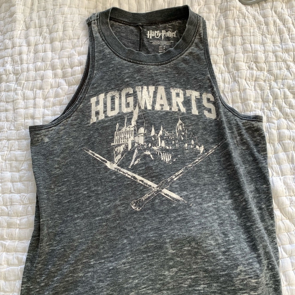 Hogwarts distressed graphic tee